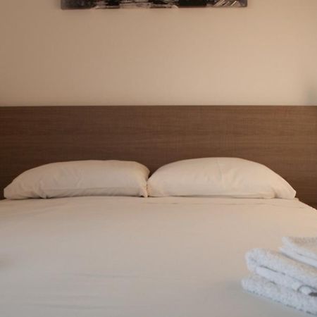 St. George Rent Rooms Larnaca Bagian luar foto