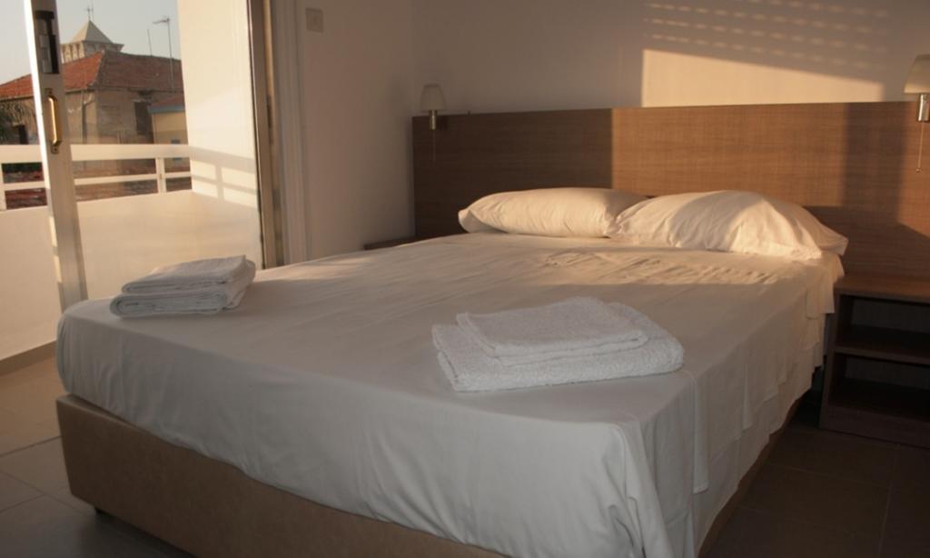 St. George Rent Rooms Larnaca Bagian luar foto