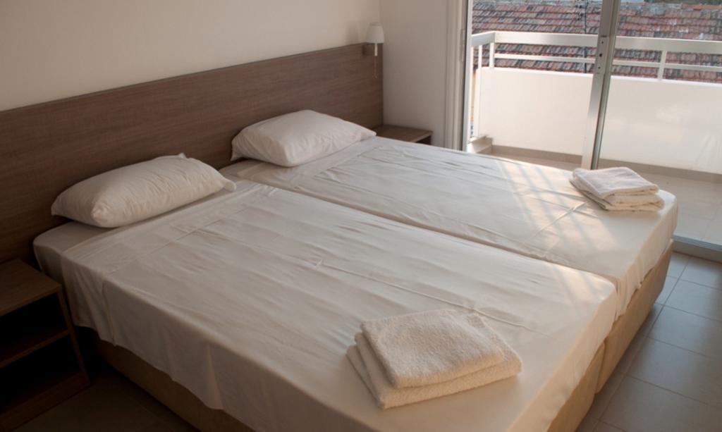 St. George Rent Rooms Larnaca Bagian luar foto
