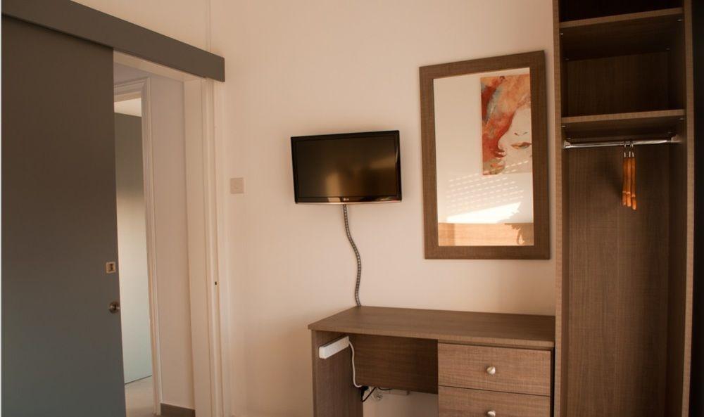 St. George Rent Rooms Larnaca Bagian luar foto
