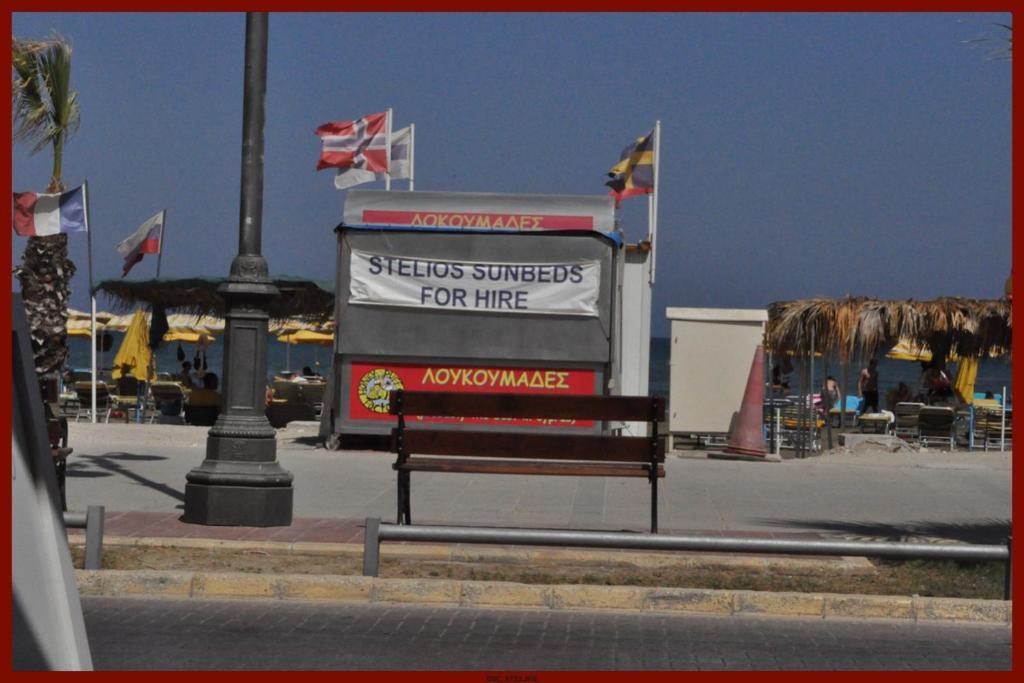 St. George Rent Rooms Larnaca Bagian luar foto